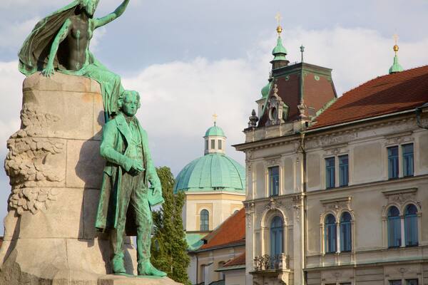 Preseren Square welches beinhaltet Statue oder Skulptur und Geschichtliches