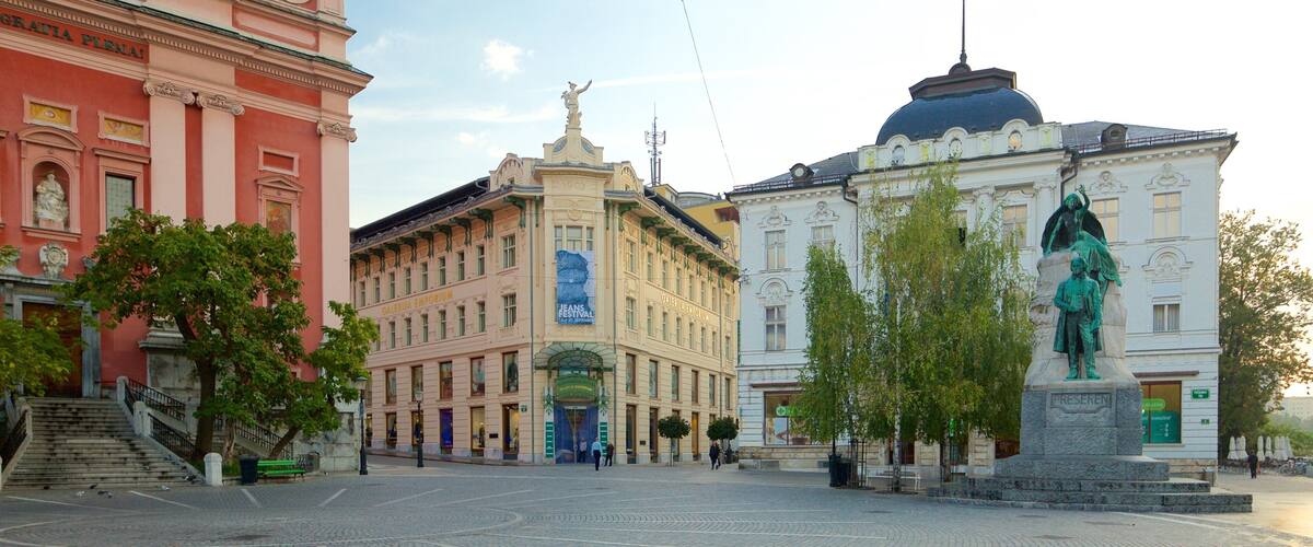 Preseren Square showing a statue or sculpture, heritage architecture and a square or plaza