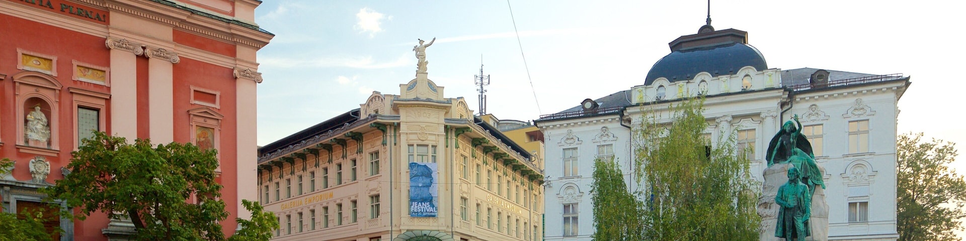 Preseren Square mettant en vedette patrimoine architectural, square ou place et statue ou sculpture