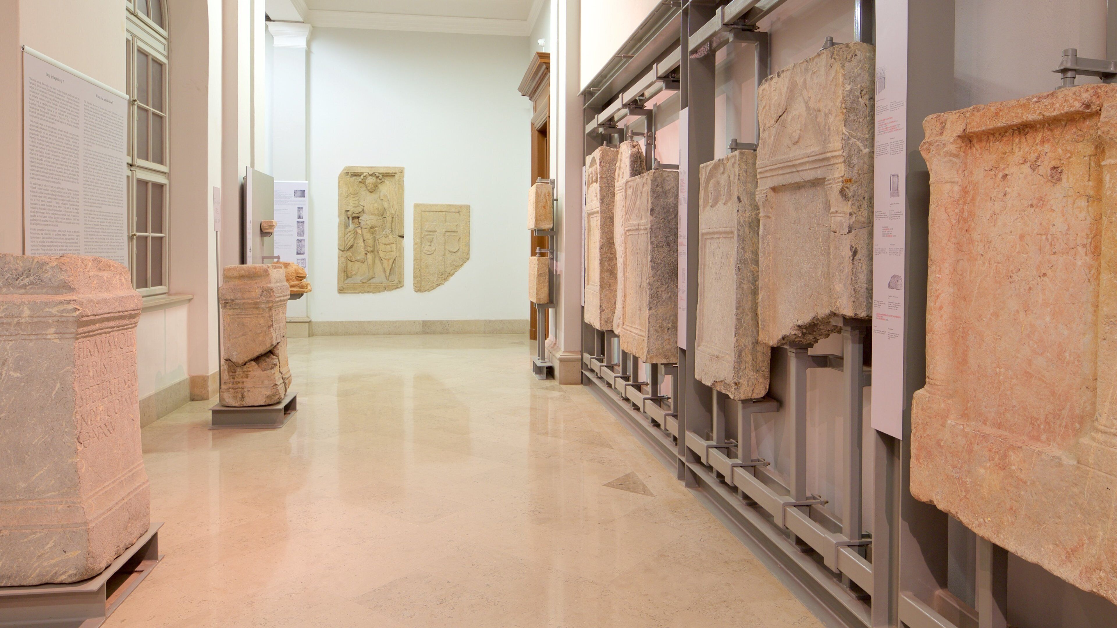 พิพิธภัณฑ์แห่งชาติสโลวีเนีย เ��นื้อเรื่องที่ การตกแต่งภายใน