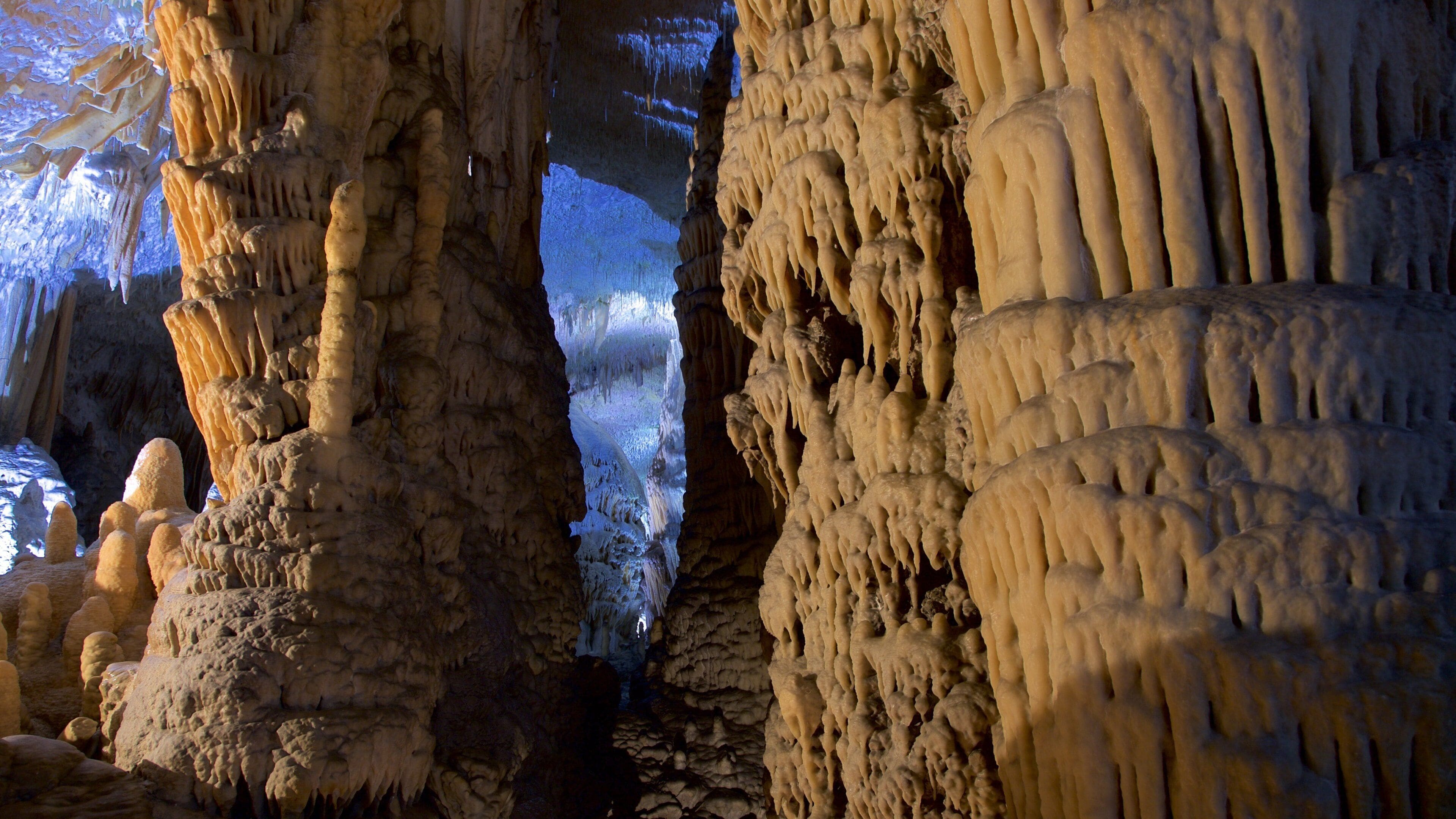 Cuevas de Postjona mostrando cuevas