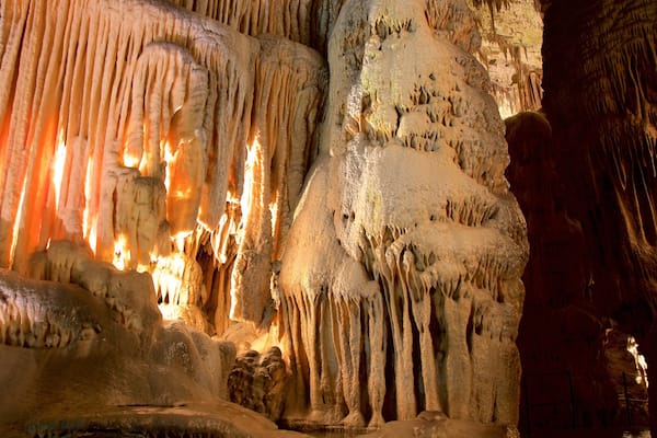 Postjona Caves welches beinhaltet Höhlen