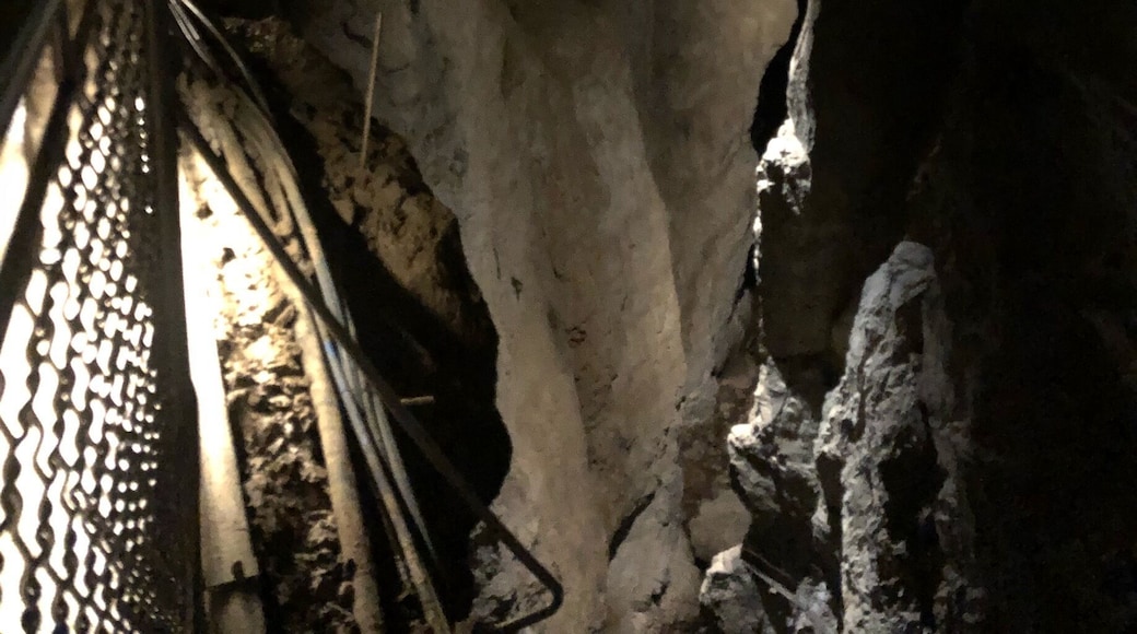 The bridge inside the cave