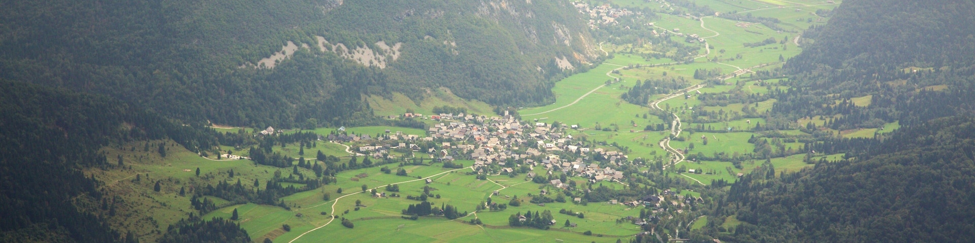 Triglav National Park showing a small town or village, mountains and a lake or waterhole