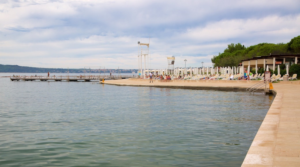 Portoroz Beach showing a coastal town and general coastal views