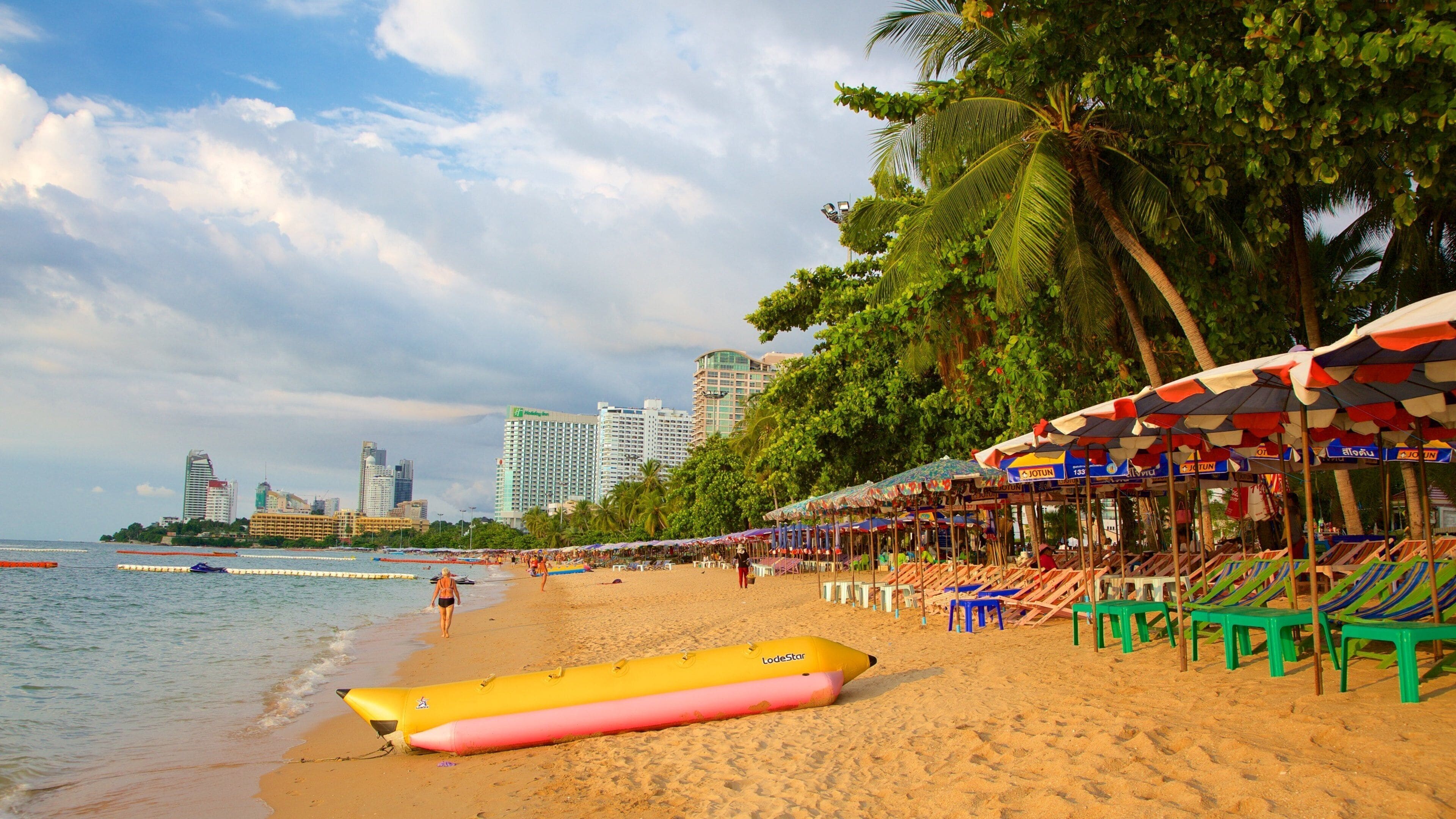 Pattaya Beach which includes a sandy beach