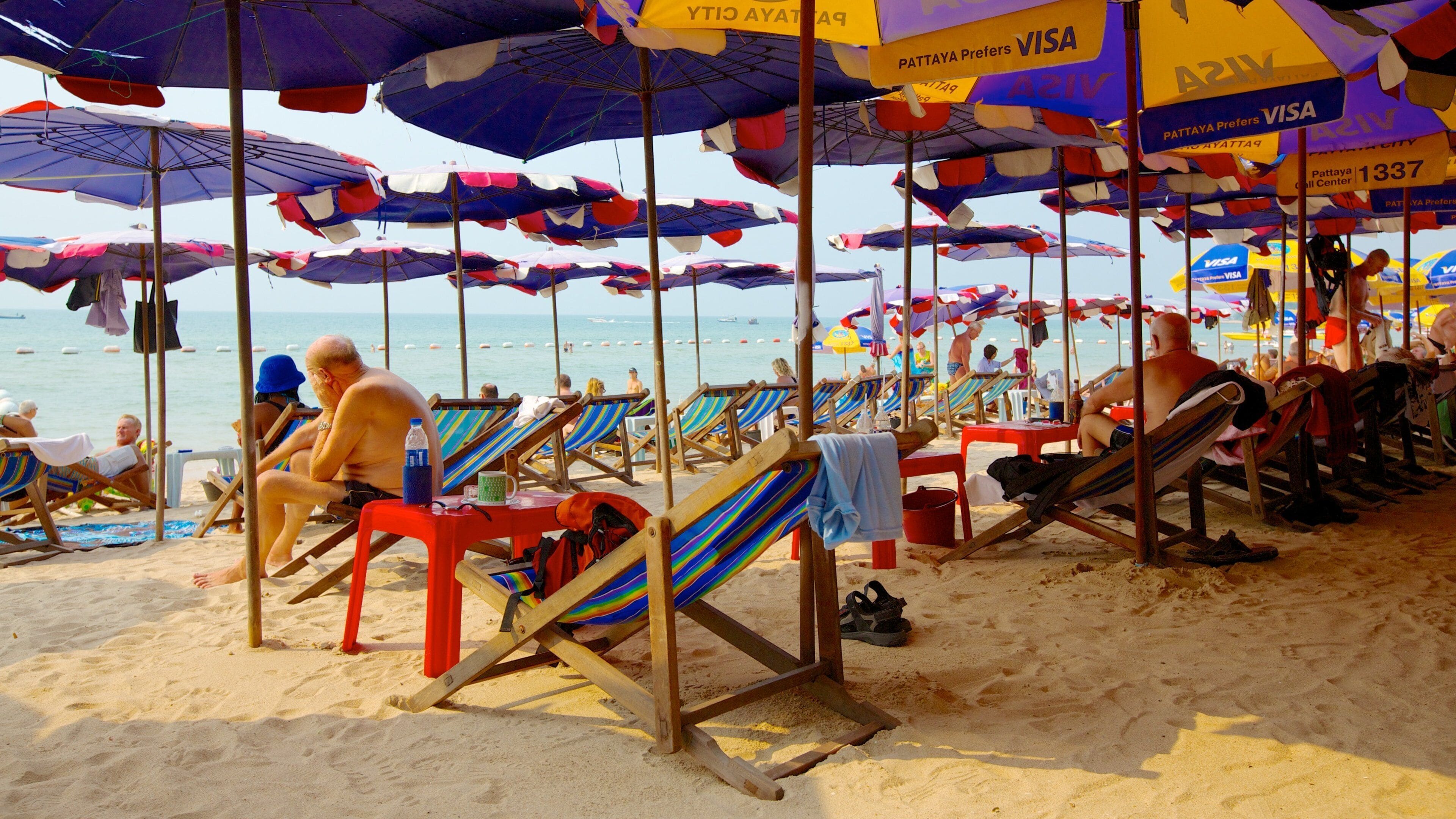 Pattaya Beach bevat een strand en een luxueus hotel of resort