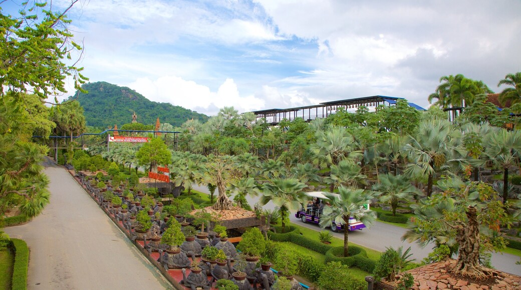 Nong Nooch Tropical Botanical Garden showing a garden