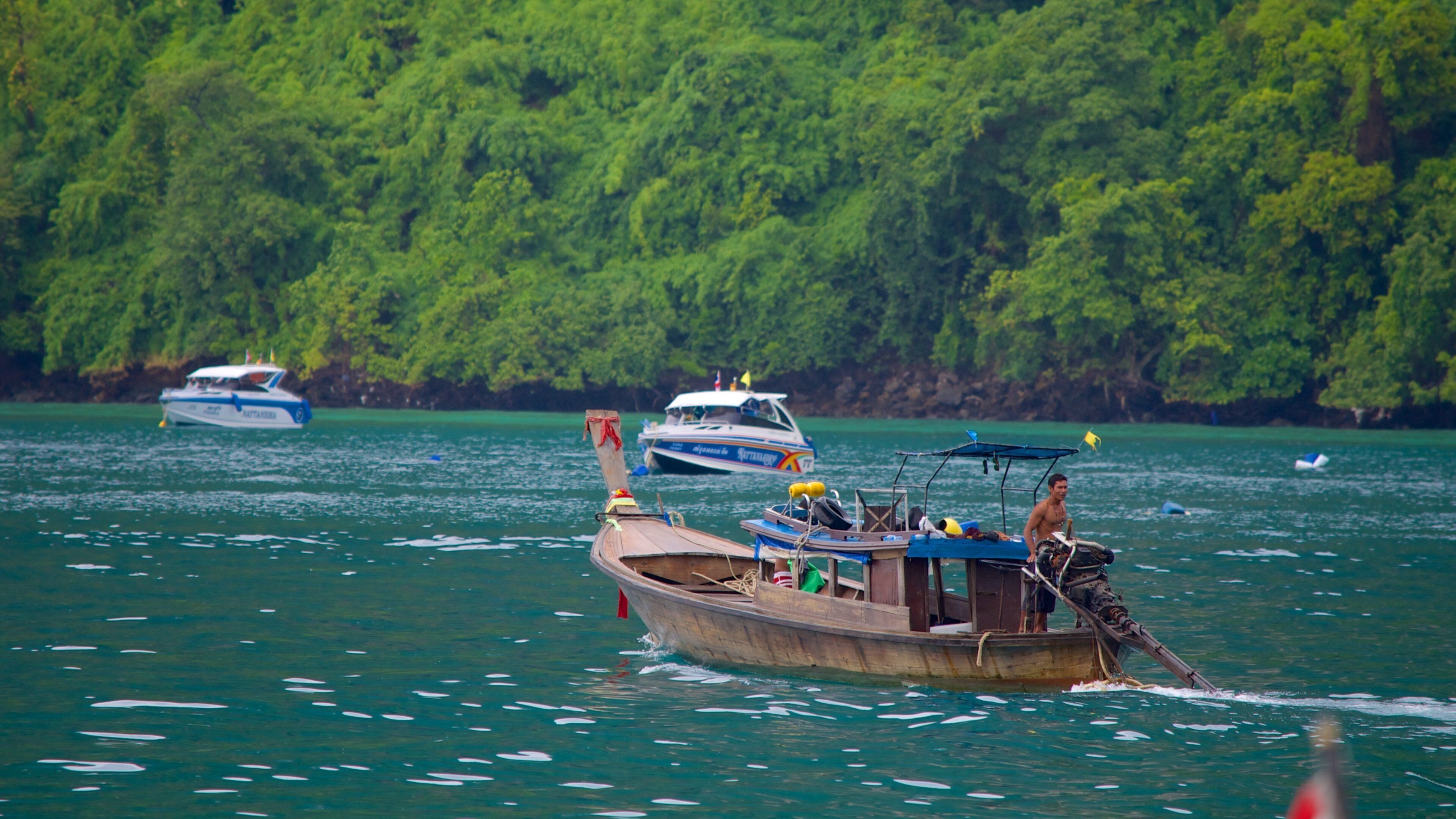 Ao Ton Sai Beach showing general coastal views and boating