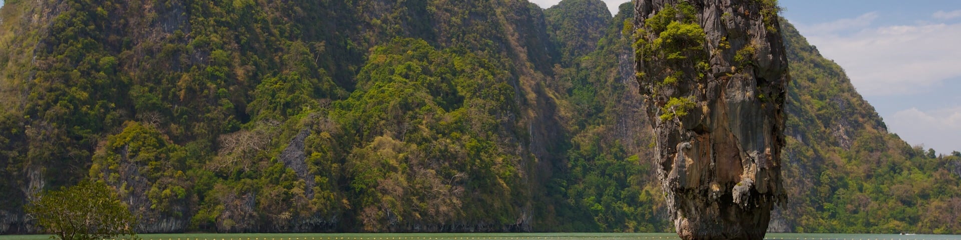Parque nacional Ao Phang Nga ofreciendo vistas generales de la costa, escenas forestales y montañas