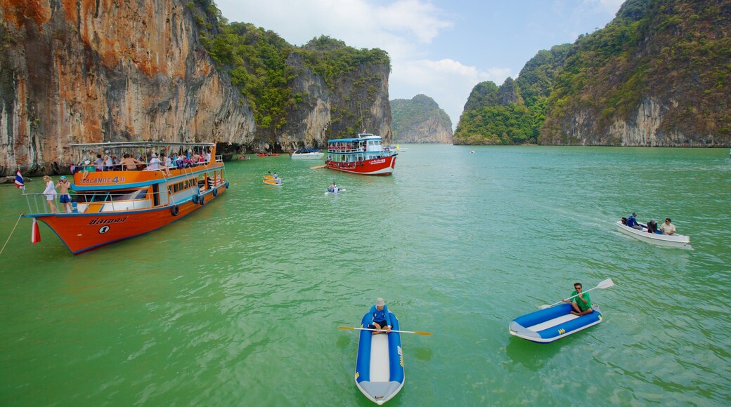 Parque Nacional de Ao Phang Nga mostrando cenas tropicais, caiaque ou canoagem e paisagem
