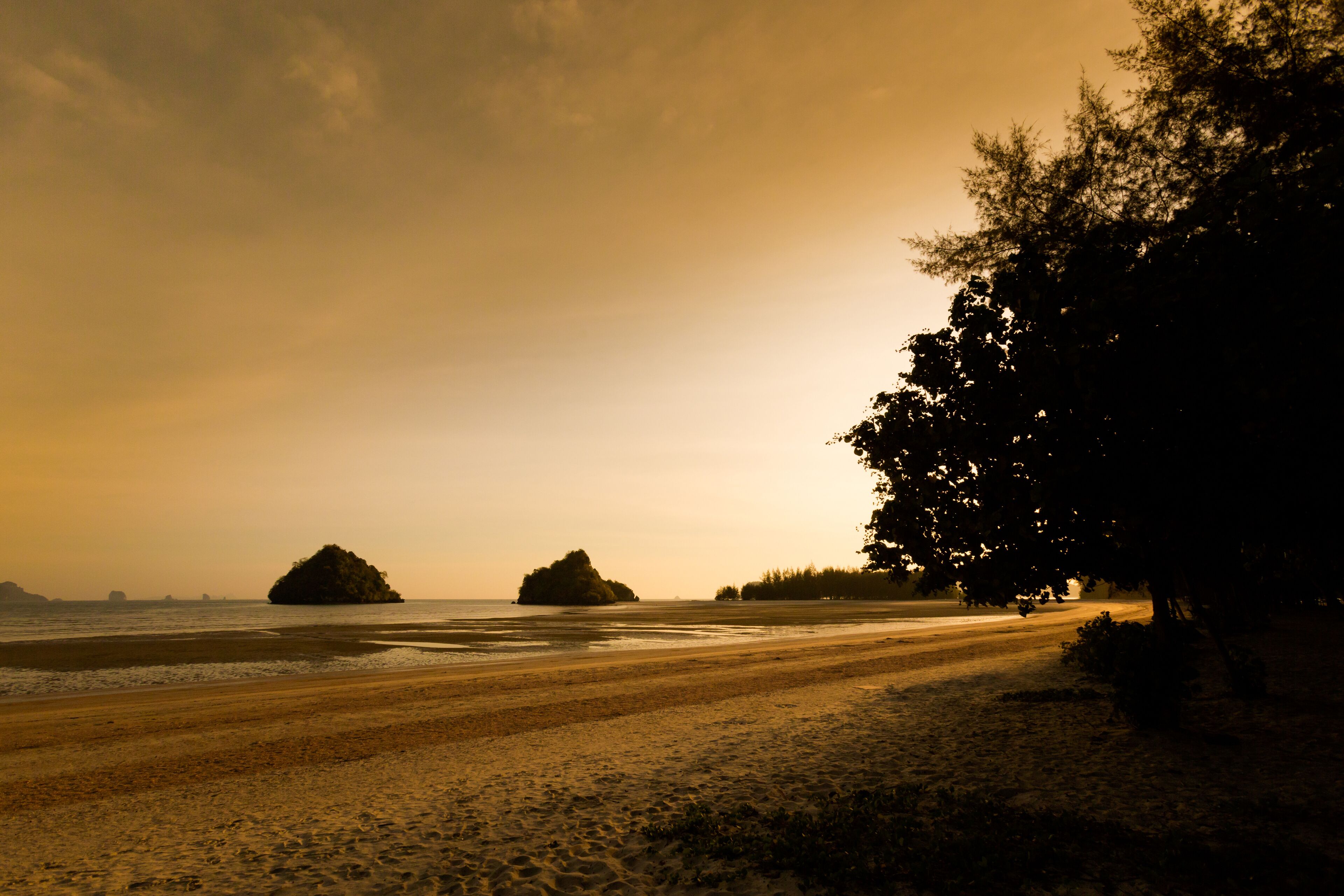 Praia de Nopparat Thara