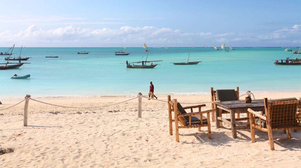 눙기 비치 을 특징 해변, 항구 또는 항만 과 야외 식사