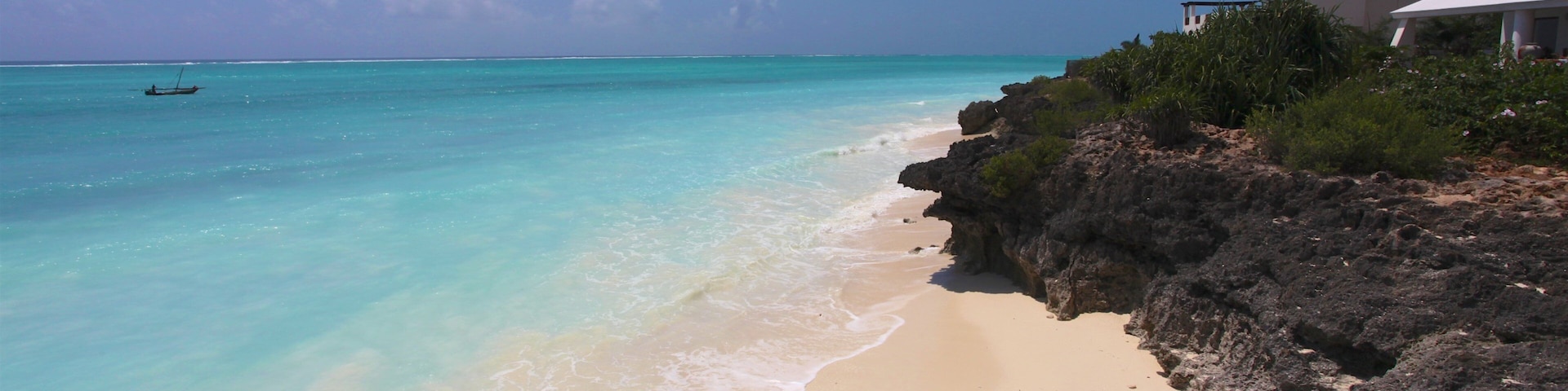 Playa de Nungwi mostrando escenas tropicales y una playa de arena