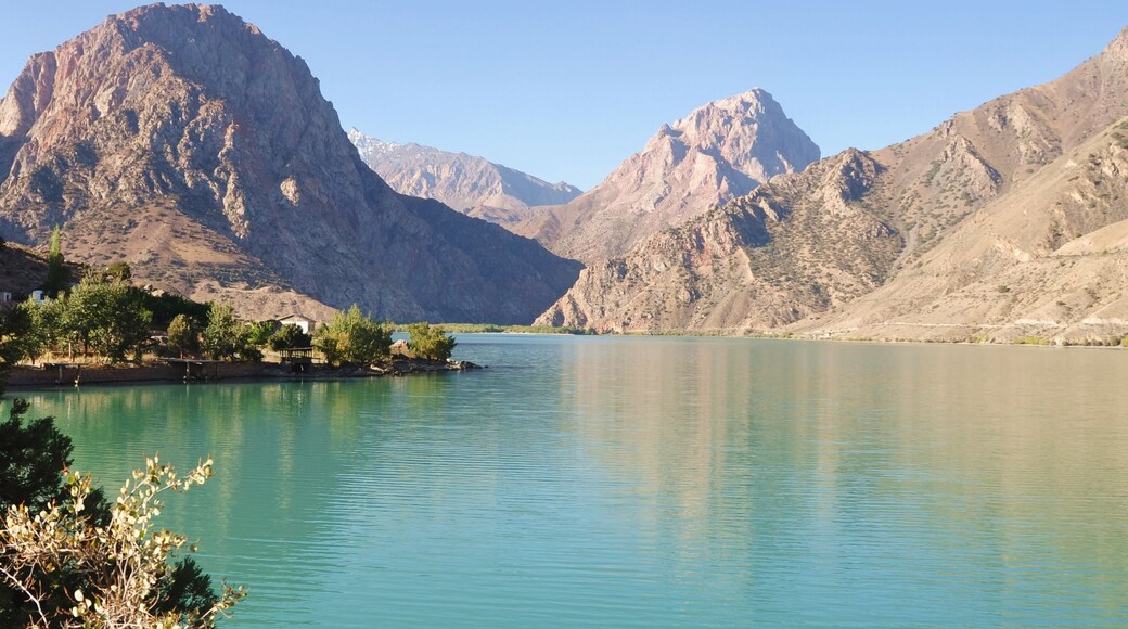 Tajikistan adventure travels: Iskanderkul Lake