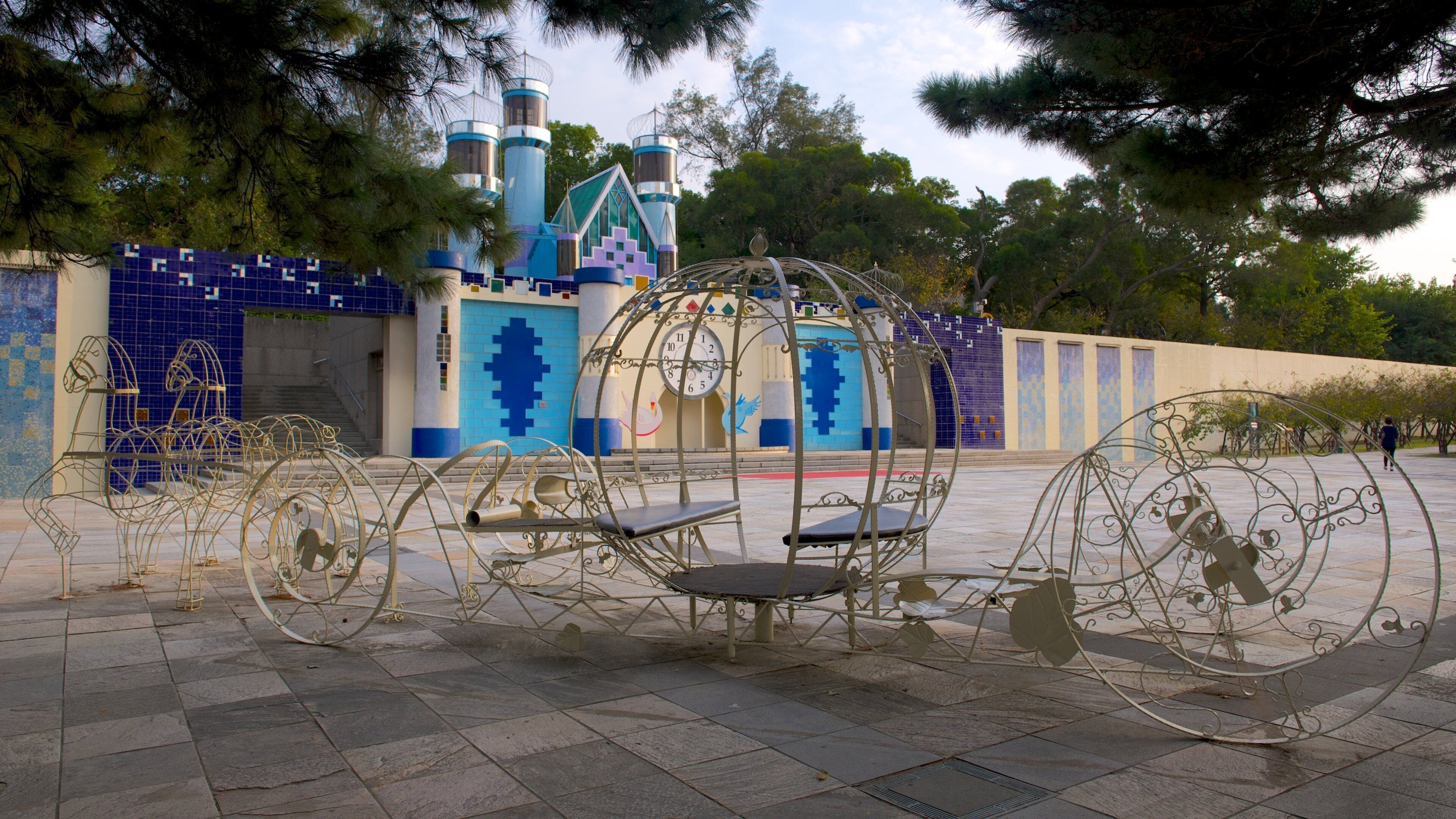 Glass Museum of Hsinchu City featuring outdoor art