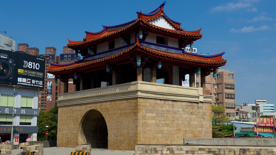 PortĂŁo Oriental mostrando elementos de patrimĂŽnio e uma cidade