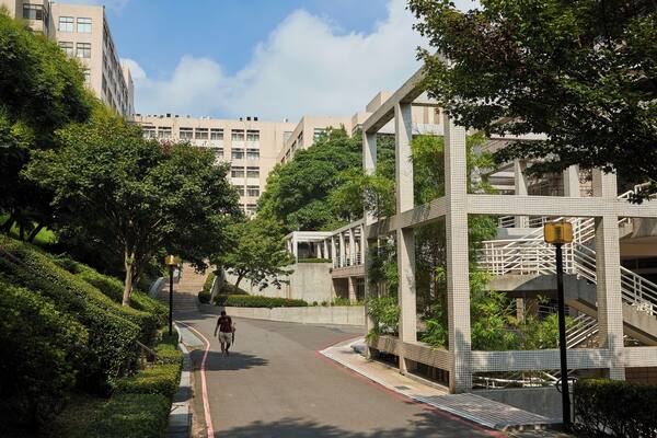 Hsinchu_NationalChiaoTungUniversity_6120130_4
