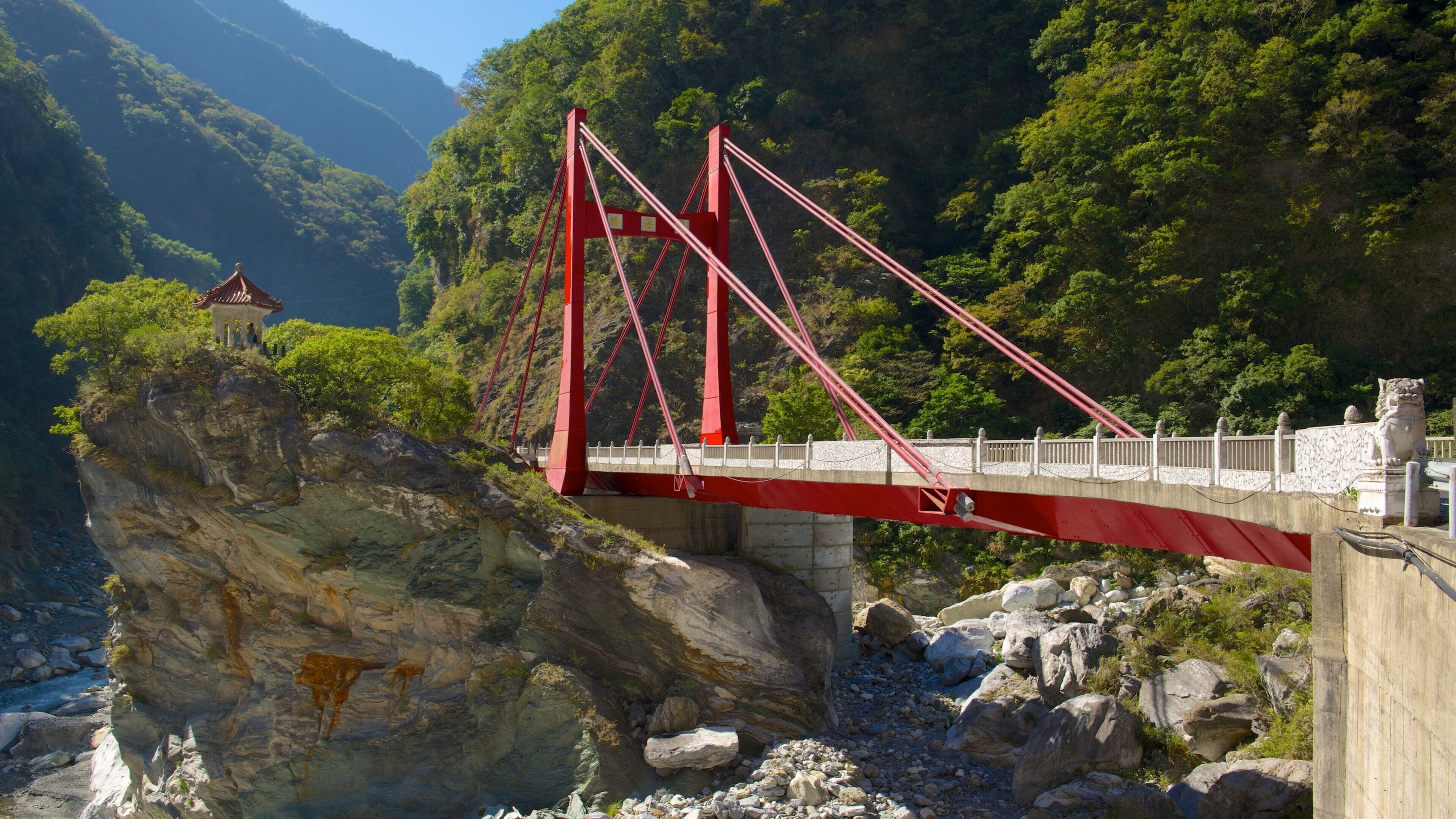 Taroko National Park featuring tranquil scenes and a bridge