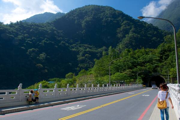 Taroko National Park which includes tranquil scenes