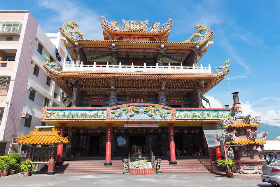 A traditional Chinese building with ornate architecture, including colorful dragons and intricate designs on the roof.