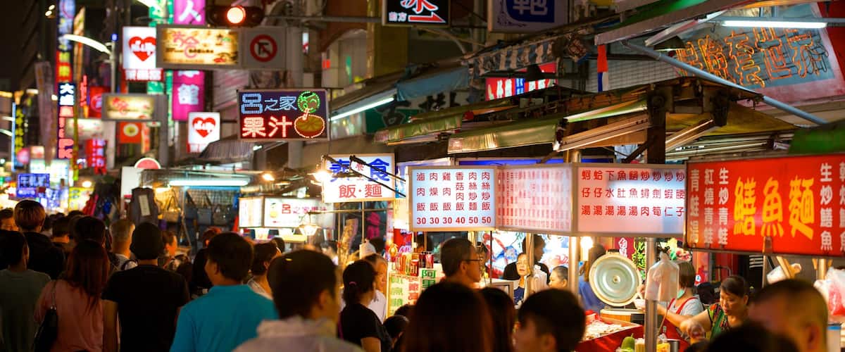 Liuhe Night Market showing a city, night scenes and markets