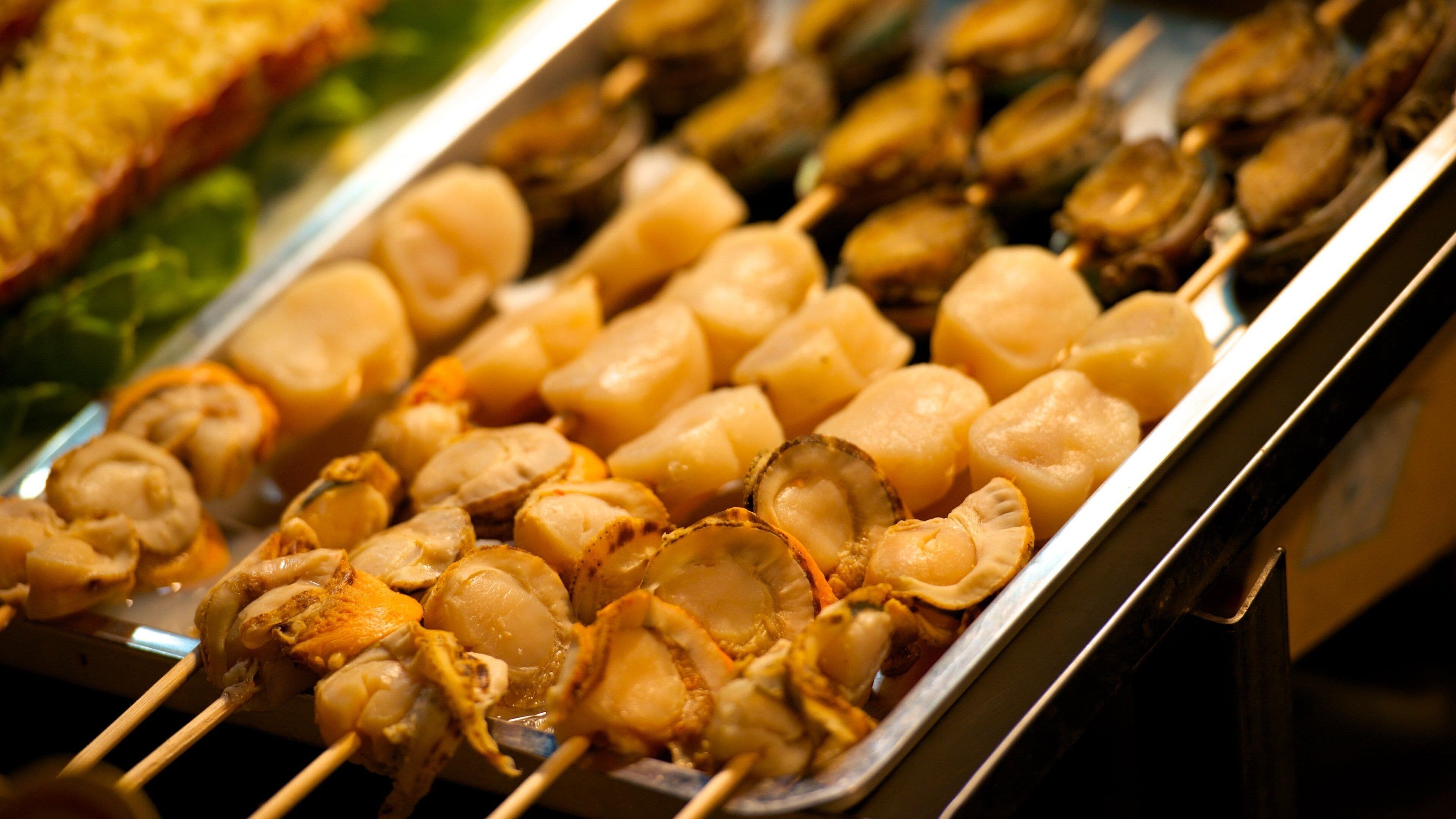 Liuhe Night Market which includes food and markets