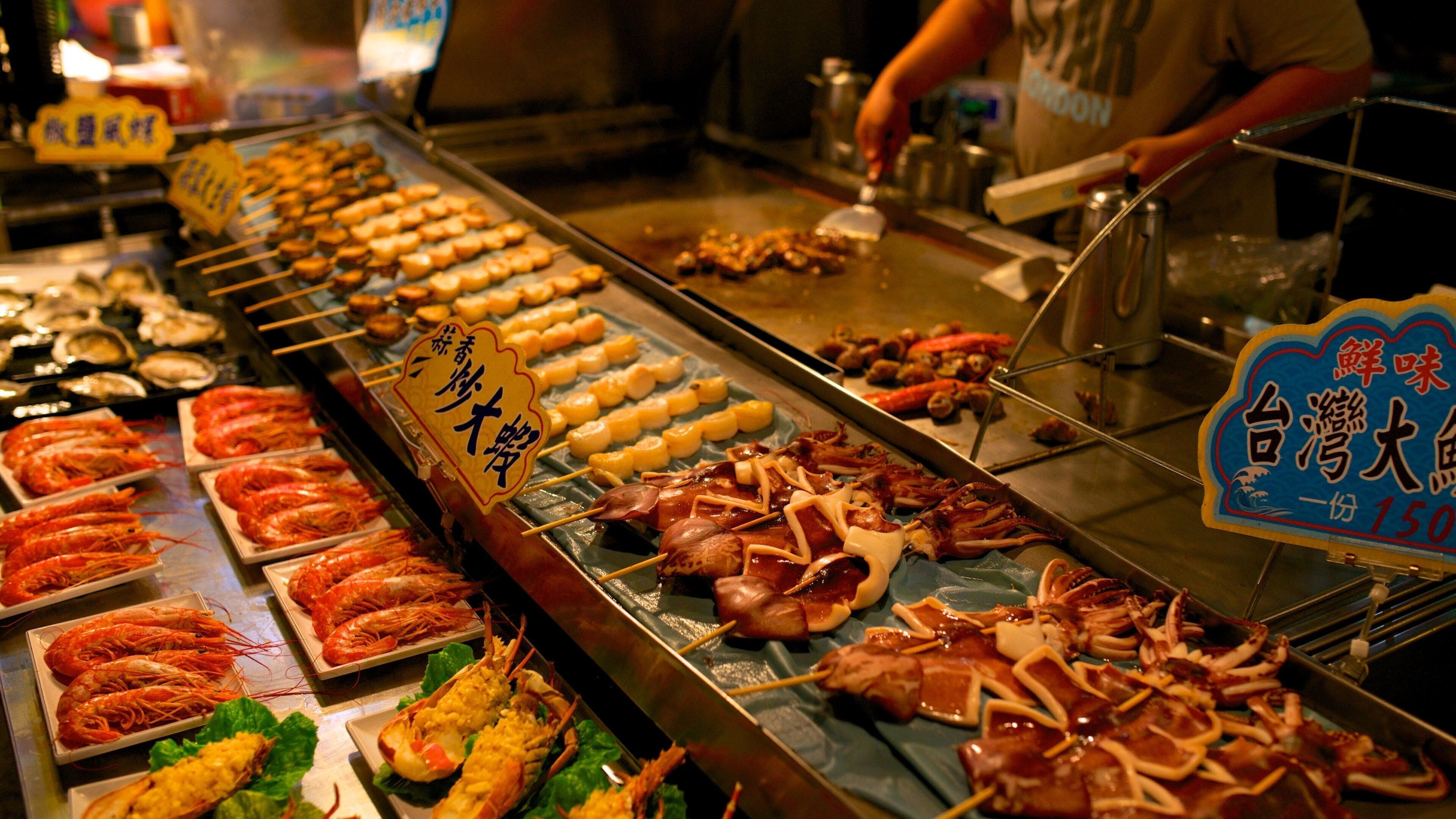 Liuhe Night Marked og byder på mad og markeder