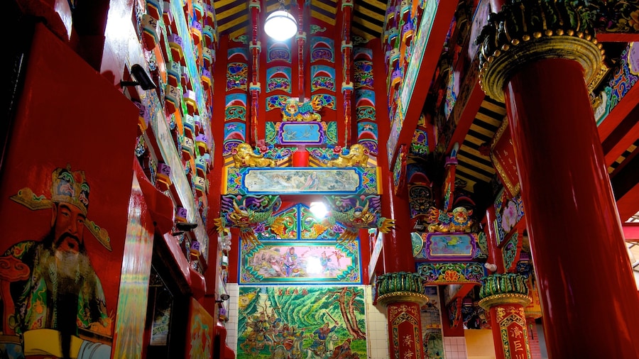 Templo de Dianji que incluye elementos patrimoniales y un templo o sitio de culto