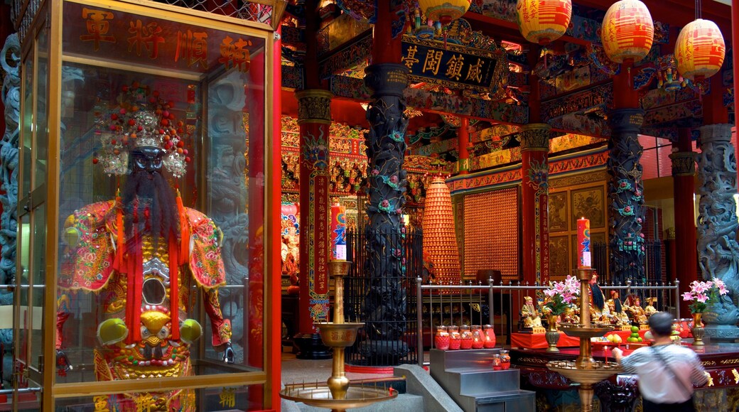 Tempio di Dianji che include tempio o luogo di culto e oggetti d\'epoca