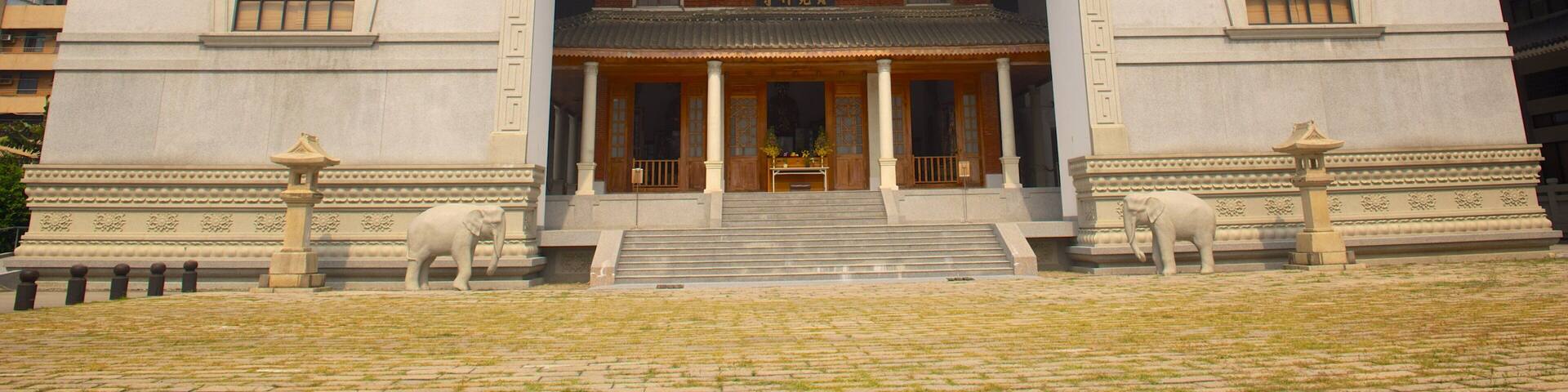 Paochueh Temple which includes a temple or place of worship