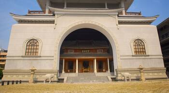 Paochueh Temple which includes a temple or place of worship