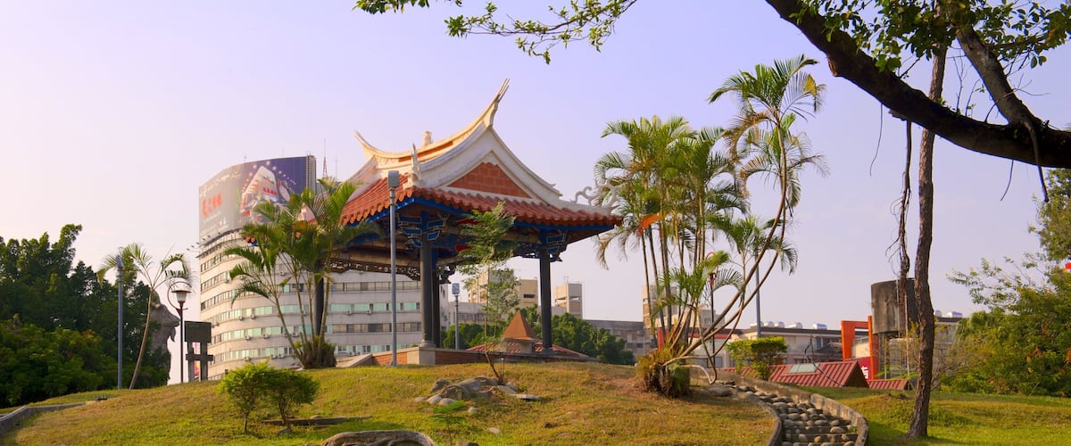 Taichung Park featuring a park