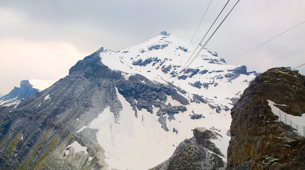 Schilthorn que inclui montanhas e neve