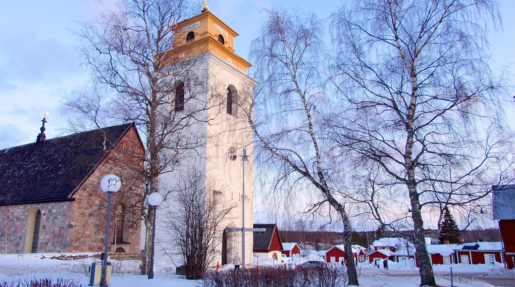 Gammelstad kyrka som inkluderer solnedgang, kulturarv og snø