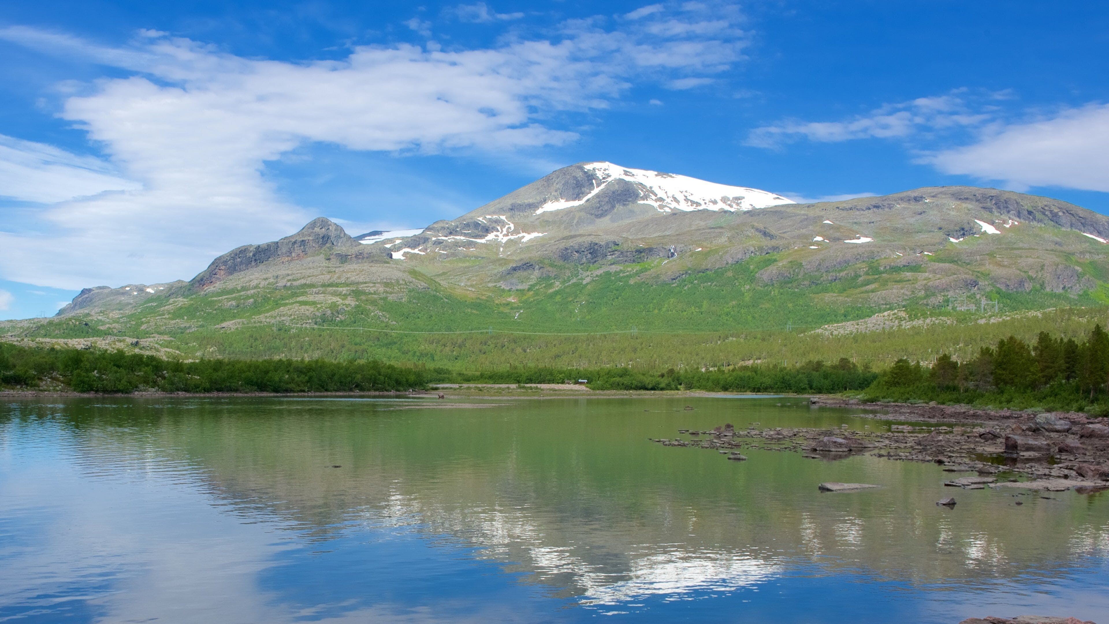 Nationaal park Stora Sjöfallet inclusief een meer of poel en bergen