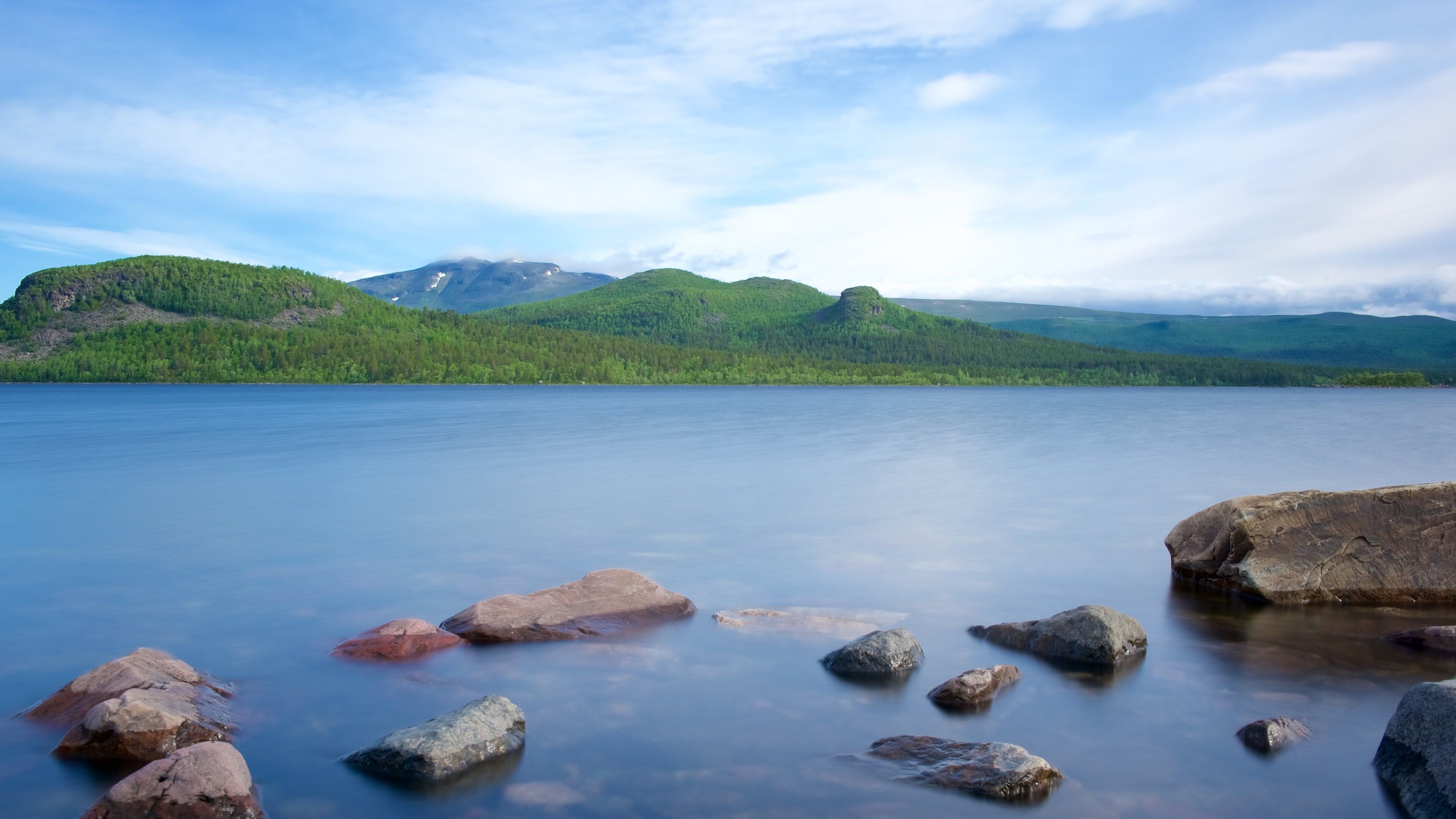 Parque Nacional de Stora Sjofallet mostrando um lago ou charco