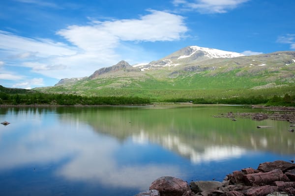 Stora Sjofallet National Park mit einem See oder Wasserstelle