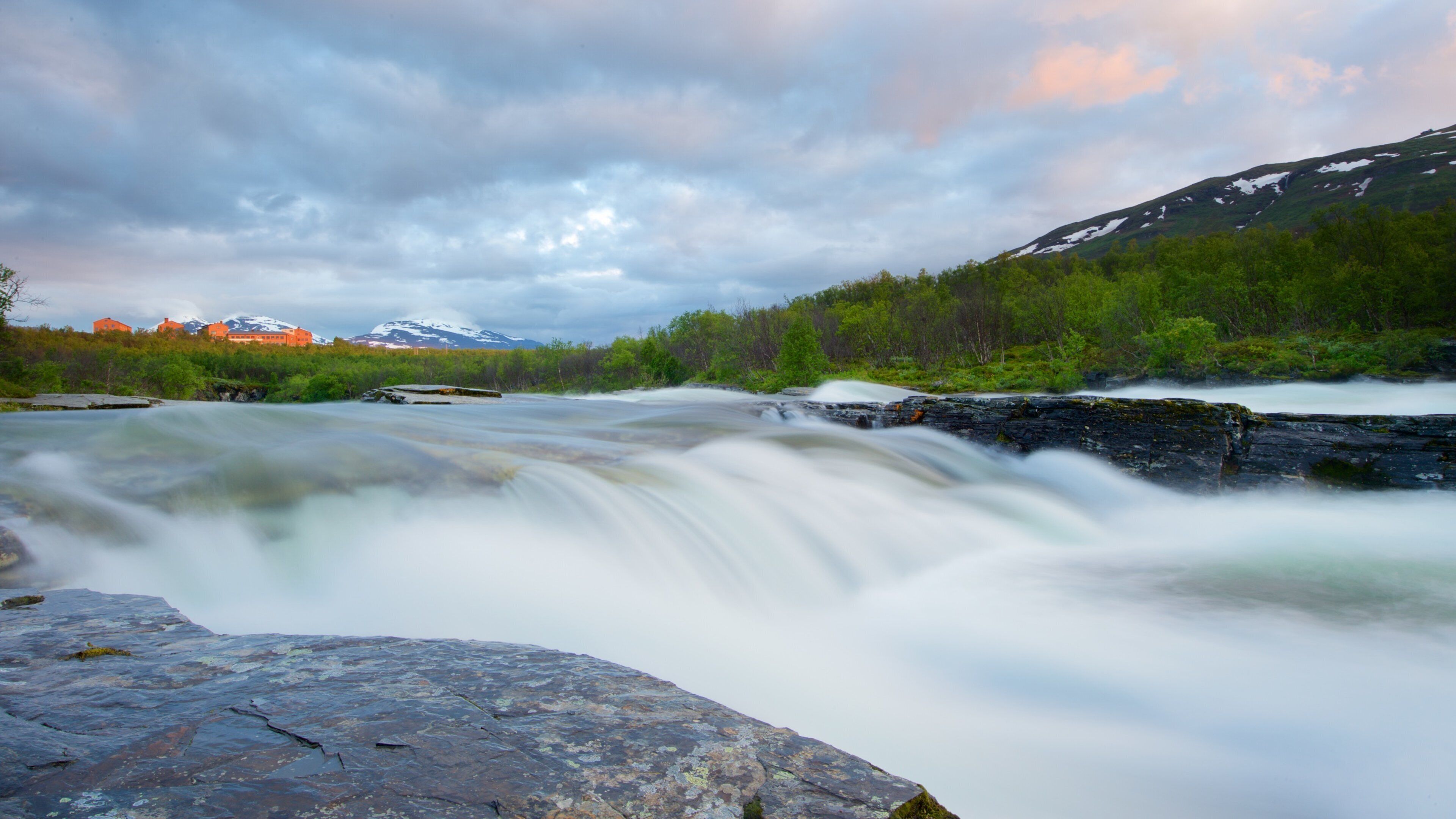Abisko National Park mettant en vedette rapides