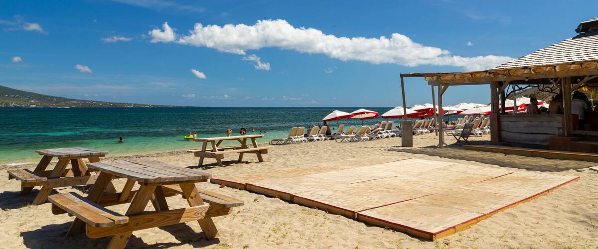 Cockleshell Bay showing general coastal views and a beach