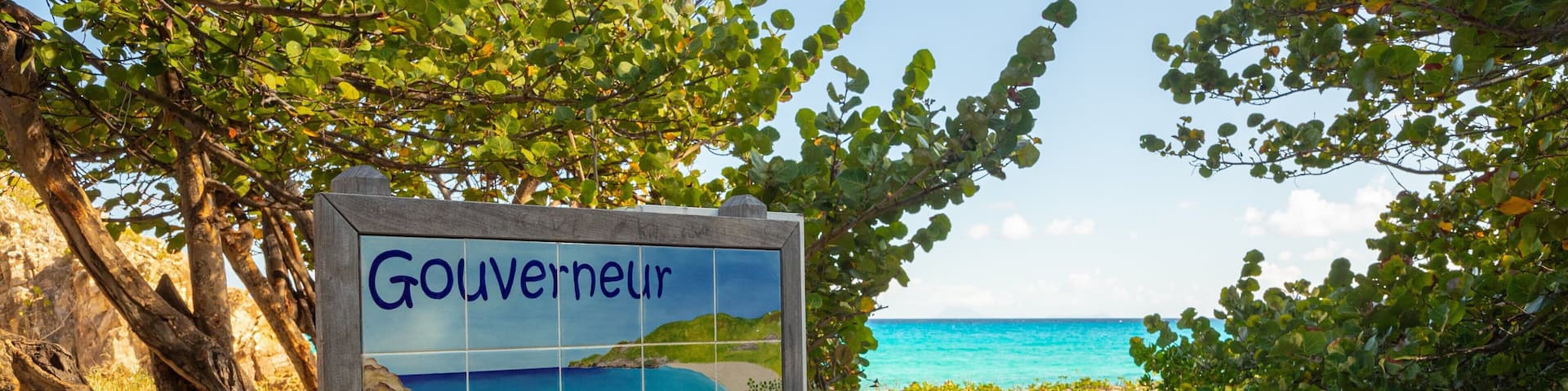 Gouverneur Beach showing a sandy beach and signage