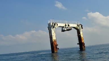 This beauty named Thermopylae Sierra sunk in the heart of Indian Ocean, on the coast of Colombo in year 2012.
It's been one of the favorite spot for Sea Diving enthusiasts.
#LifeAtExpedia