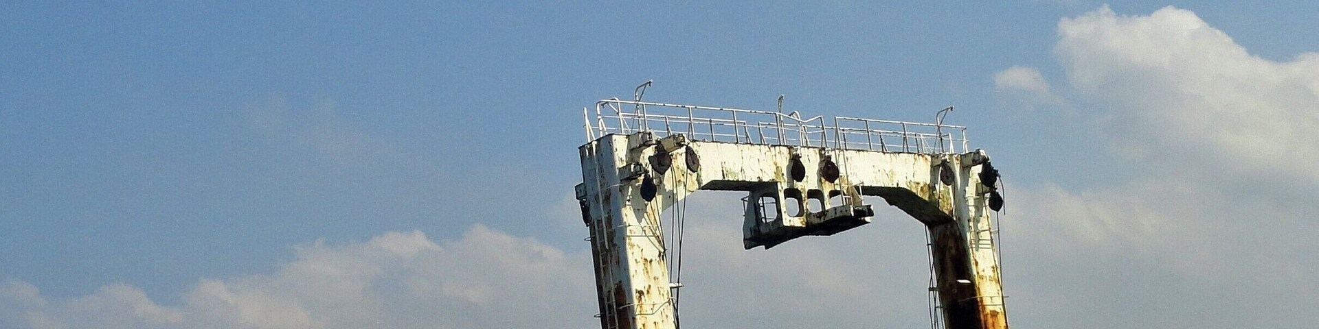 This beauty named Thermopylae Sierra sunk in the heart of Indian Ocean, on the coast of Colombo in year 2012. 
It's been one of the favorite spot for Sea Diving enthusiasts.
#LifeAtExpedia