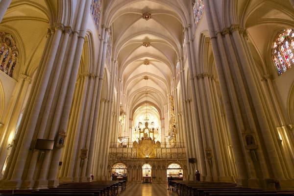 Toledo Cathedral which includes heritage elements, a church or cathedral and interior views