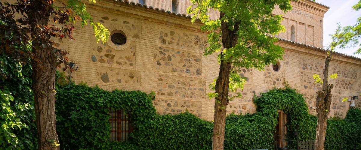 Synagogue of El Transito which includes heritage elements and a park