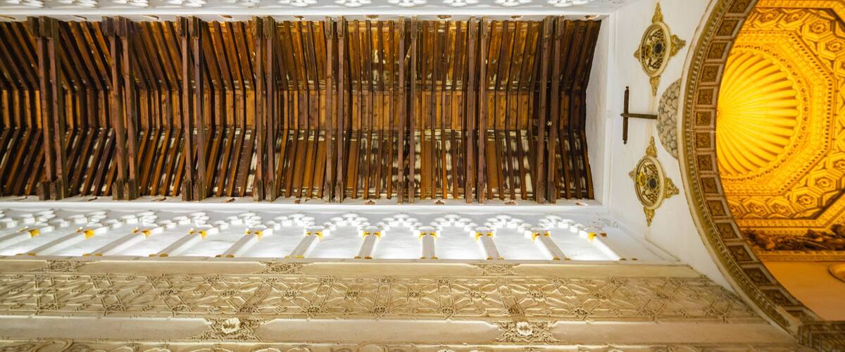 Synagogue of Saint Mary the White which includes interior views and heritage elements