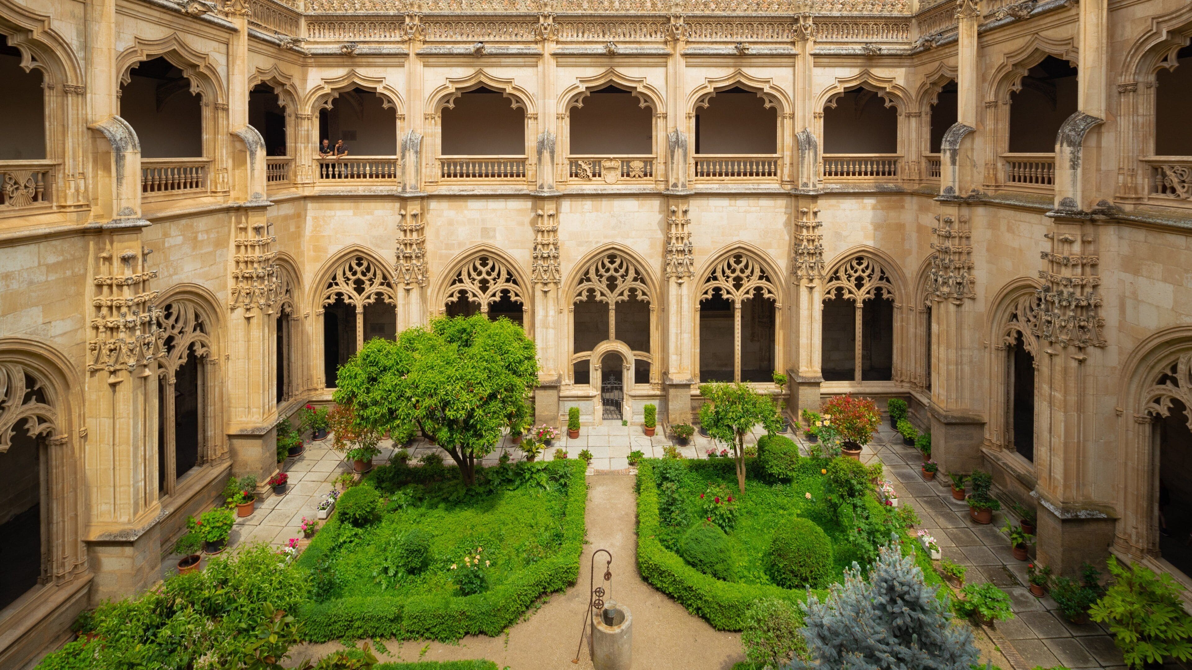 San Juan de los Reyes Monastery featuring heritage elements and a park