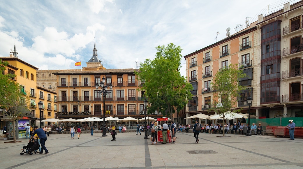 Plaza de Zocodover featuring a square or plaza