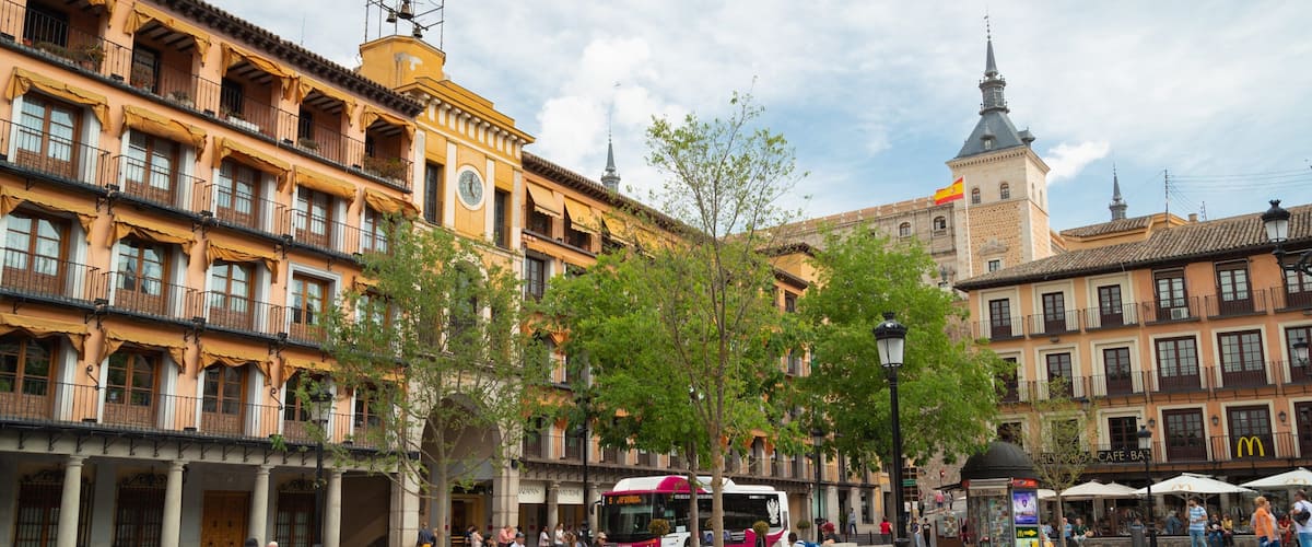 Plaza de Zocodover showing a square or plaza