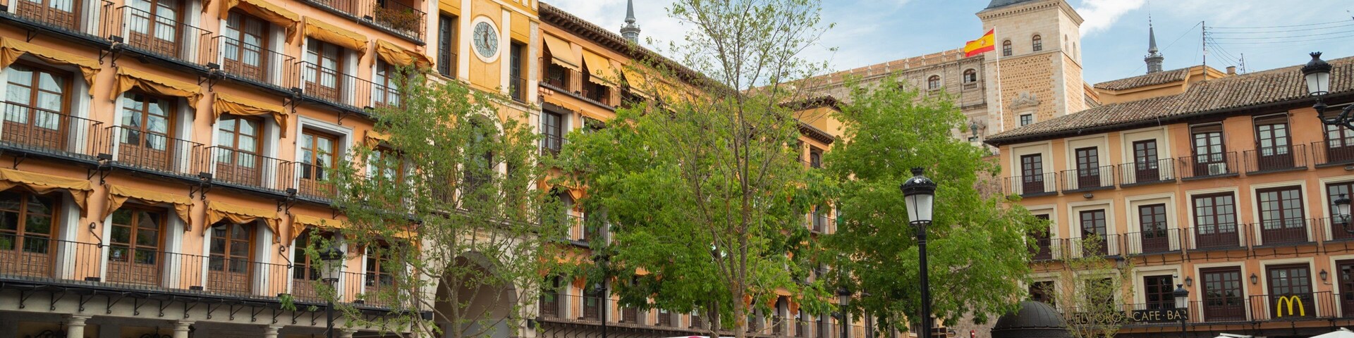 Plaza de Zocodover showing a square or plaza